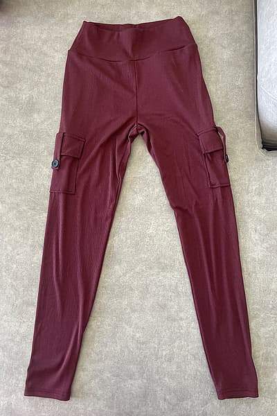 Ribbed Burgundy Cargo leggings — pre-loved on Thrifted.mt
