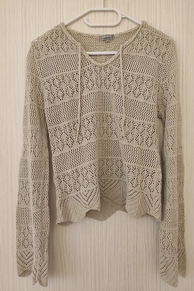 Beige knit top — pre-loved on Thrifted.mt