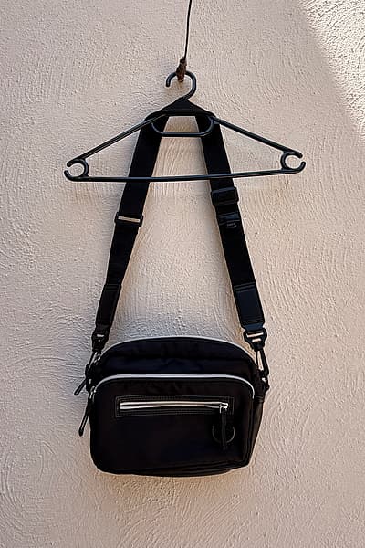 ASOS Design crossbody camera bag — pre-loved on Thrifted.mt