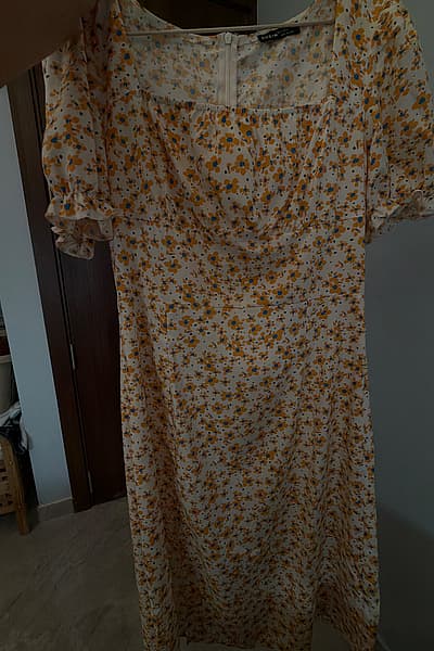 Floral Print Puff Sleeve Dress by SHEIN — pre-loved on Thrifted.mt
