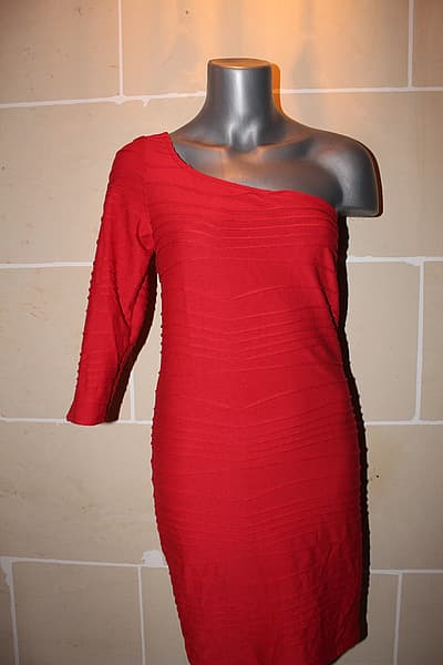 River Island Red One Shoulder Dress by River Island — pre-loved on Thrifted.mt