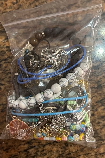 Mystery jewellery bundle — pre-loved on Thrifted.mt