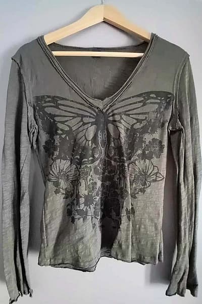 Butterfly print long sleeve top by Bohemela SHEIN — pre-loved on Thrifted.mt