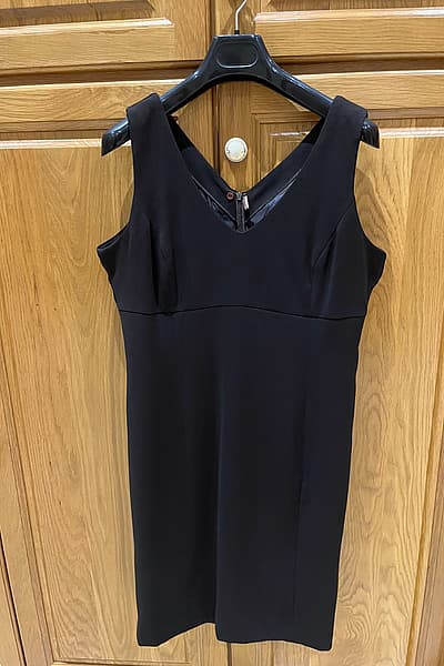 Roman V-Neck Dress by Roman — pre-loved on Thrifted.mt