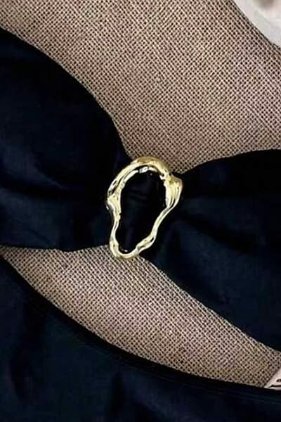 Shein Black Bikini Top — pre-loved on Thrifted.mt