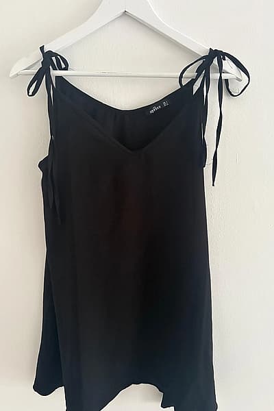 Black Shoulder Cami Top by Ayriss — pre-loved on Thrifted.mt