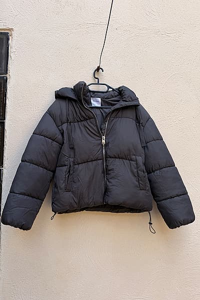 Bershka Padded Hooded Jacket by Bershka — pre-loved on Thrifted.mt