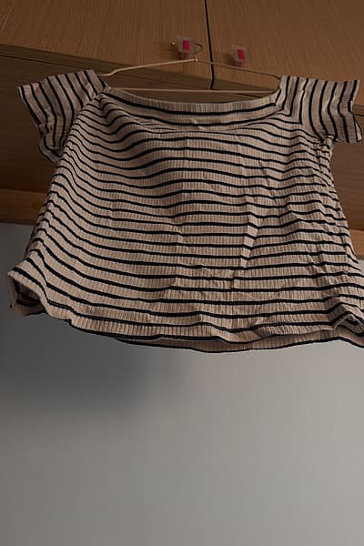Striped off-shoulder ribbed top by H&M — pre-loved on Thrifted.mt