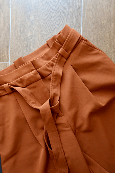 High-waist rust trousers by New Look — pre-loved on Thrifted.mt