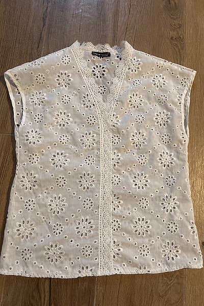 White Broderie Anglaise Top by SHEIN — pre-loved on Thrifted.mt