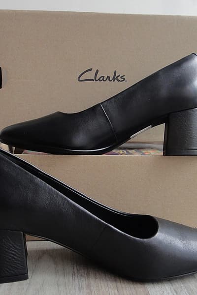 NEW Clarks Sheer55 Court Real Leather Heels - 37 — pre-loved on Thrifted.mt