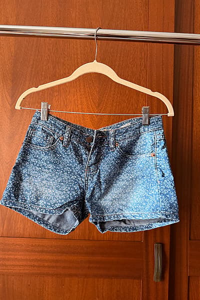 Quebramar Denim Blue-White Shorts — pre-loved on Thrifted.mt