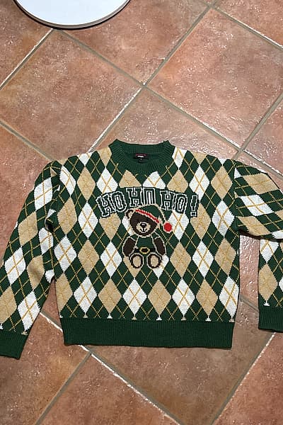 Green Argyle Christmas Bear Sweater by Jennyfer — pre-loved on Thrifted.mt