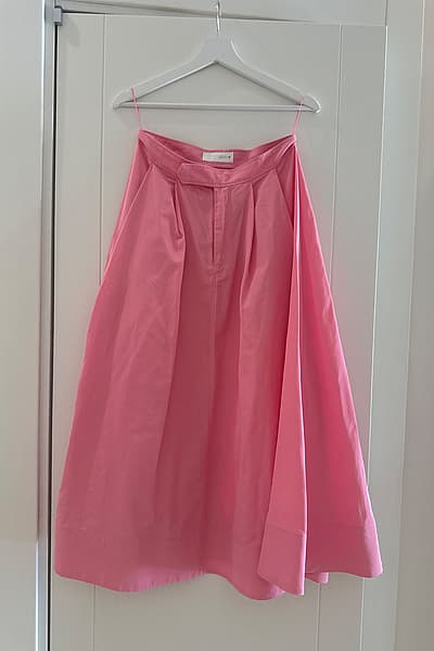 Zara skirt  by Zara — pre-loved on Thrifted.mt