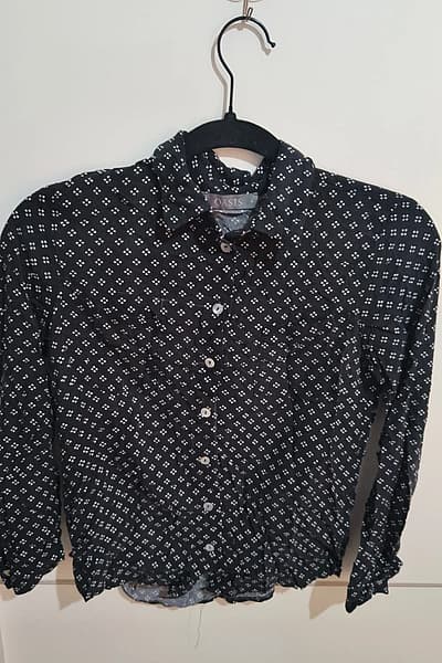 Oasis patterned button up shirt by Oasis — pre-loved on Thrifted.mt