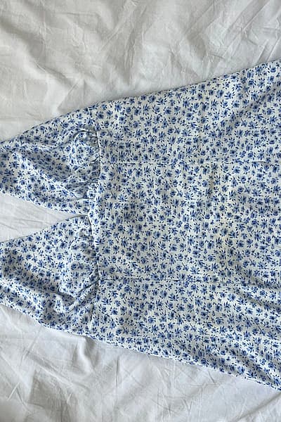 Blue floral summer mini dress by H&M — pre-loved on Thrifted.mt