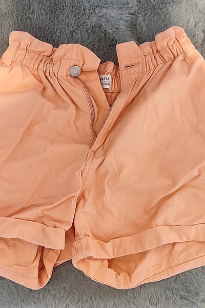 Peach shorts — pre-loved on Thrifted.mt