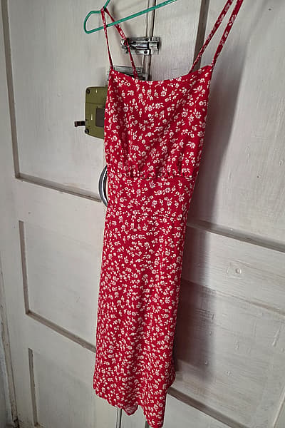 Red Floral Lace Back Dress by Temu — pre-loved on Thrifted.mt