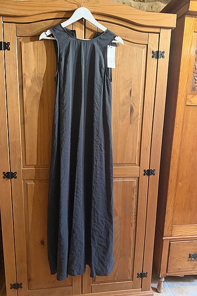 ZARA Sleeveless maxi length black dress by Zara — pre-loved on Thrifted.mt