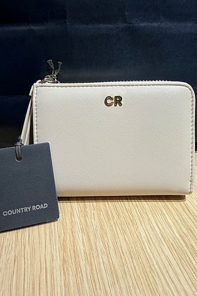 Country Road cream wallet by Country Road — pre-loved on Thrifted.mt