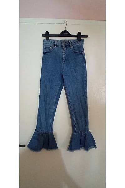 ASOS Flared Jeans in Light Wash (EU32/UK4) by ASOS — pre-loved on Thrifted.mt