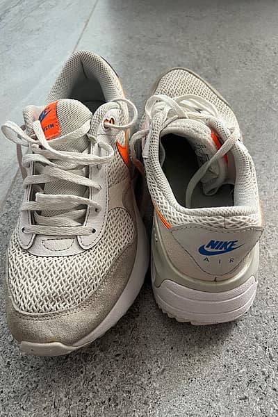 Nike Air Max trainers by Nike — pre-loved on Thrifted.mt