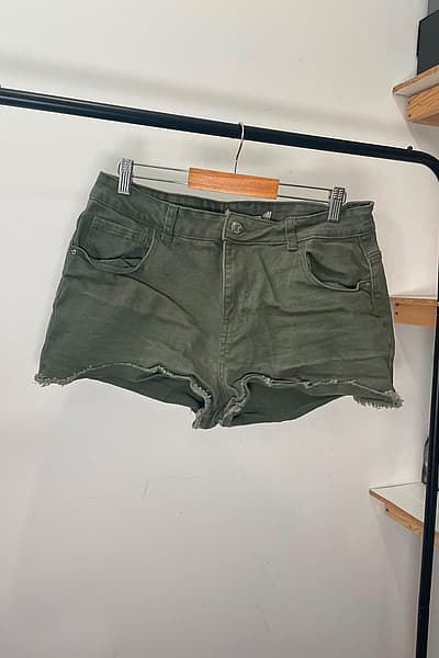 Frayed Hem Green Shorts — pre-loved on Thrifted.mt