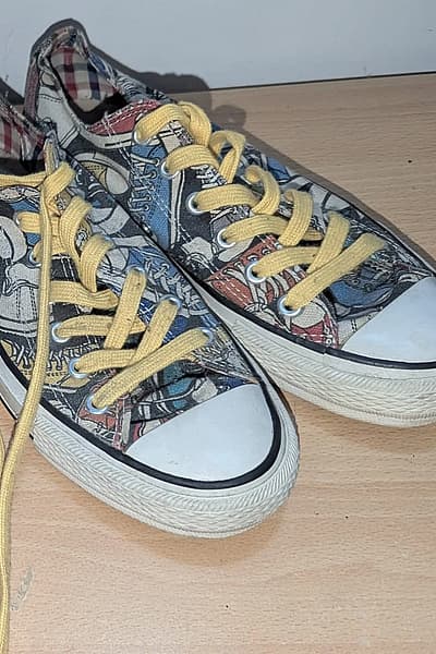 Graphic pattern lace up trainers — pre-loved on Thrifted.mt