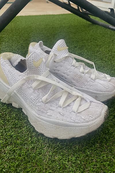 Nike White Knit Platform Trainers by Nike — pre-loved on Thrifted.mt