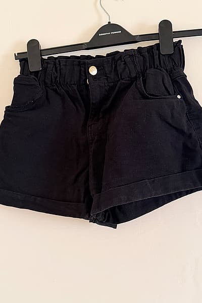 Black paperbag waist denim shorts by Bershka — pre-loved on Thrifted.mt