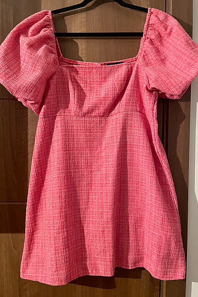Pink textured puff sleeve dress by New Look — pre-loved on Thrifted.mt
