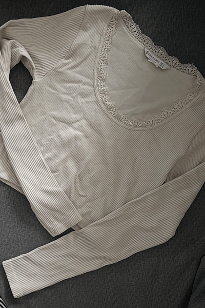 Long Sleeve Top by Stradivarius — pre-loved on Thrifted.mt