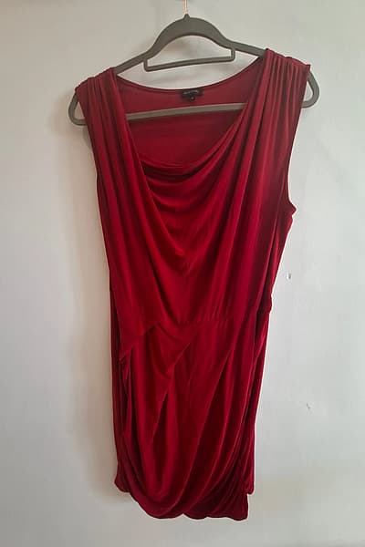 Red draped sleeveless dress by River Island — pre-loved on Thrifted.mt