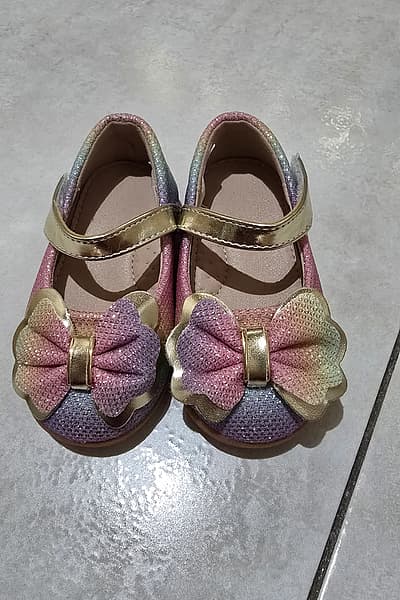 Girls Glitter Bow Mary Janes — pre-loved on Thrifted.mt