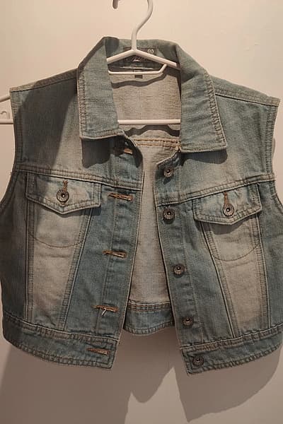 Classic blue denim vest — pre-loved on Thrifted.mt