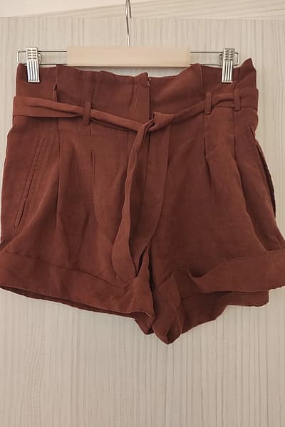Brown-rist  high-waisted belted shorts by Miss Selfridge  — pre-loved on Thrifted.mt