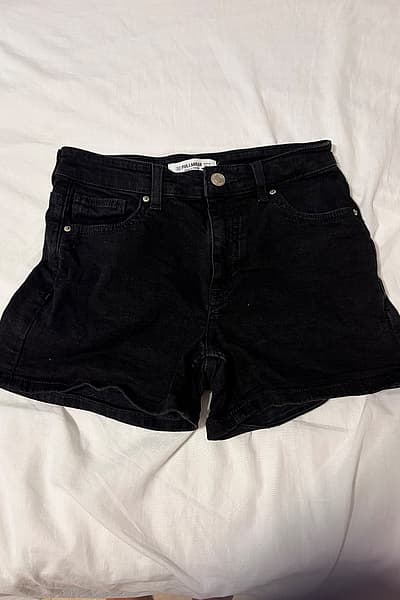 Black Denim High Waisted Shorts by Pull&Bear — pre-loved on Thrifted.mt
