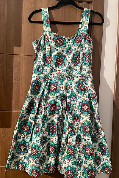 Floral pattern midi dress by Tu — pre-loved on Thrifted.mt