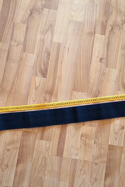 Classic black elasticated waist belt — pre-loved on Thrifted.mt