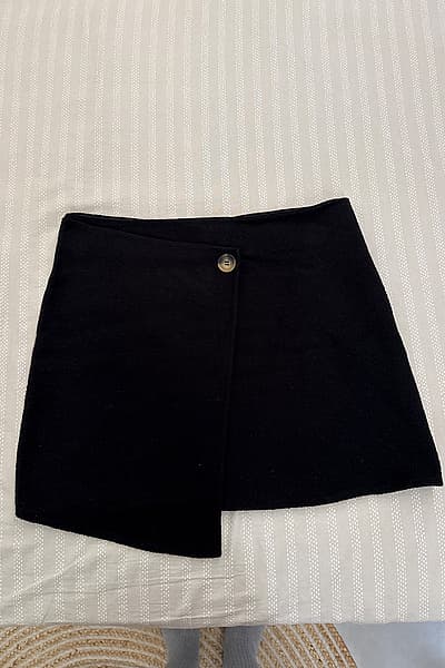 Black Trendyol Mini Skirt by Trendyol — pre-loved on Thrifted.mt