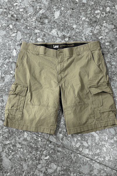Pantalones cortos cargo Lee Extreme Motion by Lee — pre-loved on Thrifted.mt
