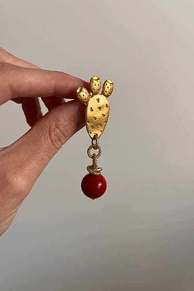 Cactus Drop Earrings Red Bead by Sue's Jewels — pre-loved on Thrifted.mt