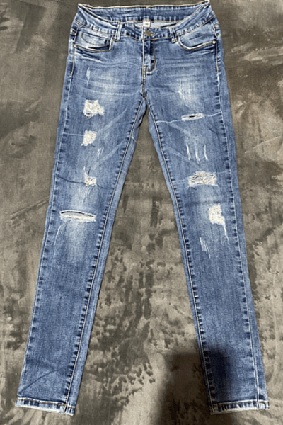Distressed blue skinny denim jeans — pre-loved on Thrifted.mt