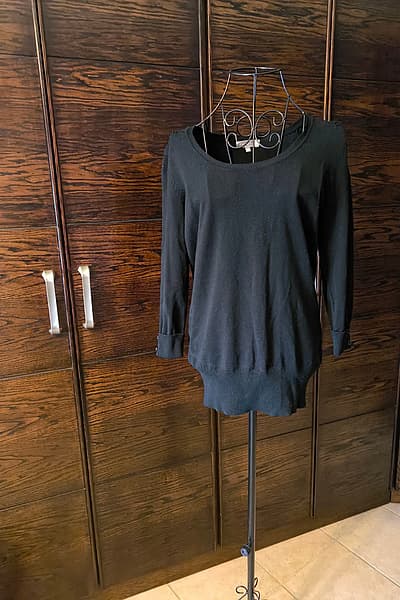 Classic black knitted jumper by redherring — pre-loved on Thrifted.mt