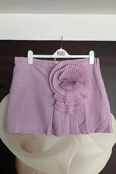 Lilac Textured Mini Skirt Detail by MNG — pre-loved on Thrifted.mt