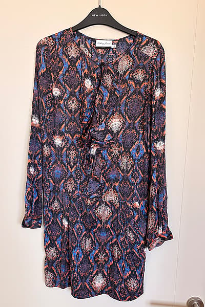 Pure silk dress size 34/XS by Talking French Antwerp — pre-loved on Thrifted.mt