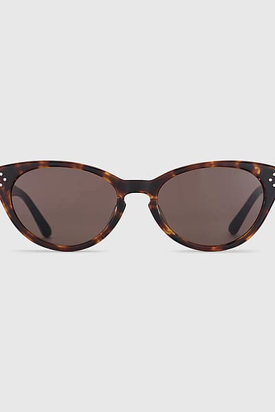 Blue Elephant Sunglasses (from Korea) by Blue Elephant — pre-loved on Thrifted.mt