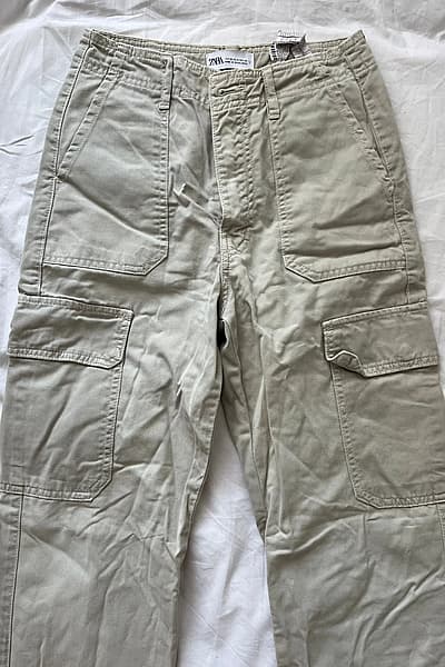 Zara beige utility cargo trousers by Zara — pre-loved on Thrifted.mt