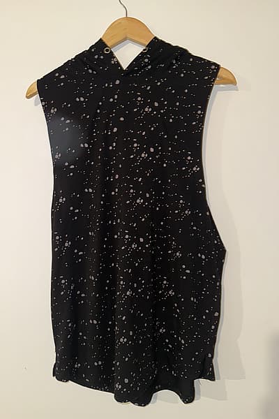 Sleeveless Hooded Paint Splatter Top — pre-loved on Thrifted.mt