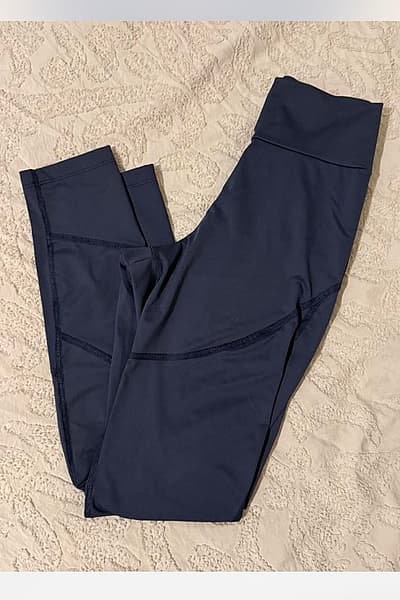 Navy Blue Activewear Leggings by calzedonia — pre-loved on Thrifted.mt